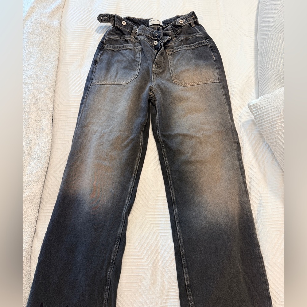 Free People - we the free denim size 27
Baggy dark denim.